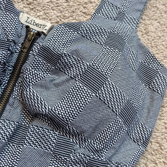 Padded Zip-Up Tank Top - Picture 2 of 3